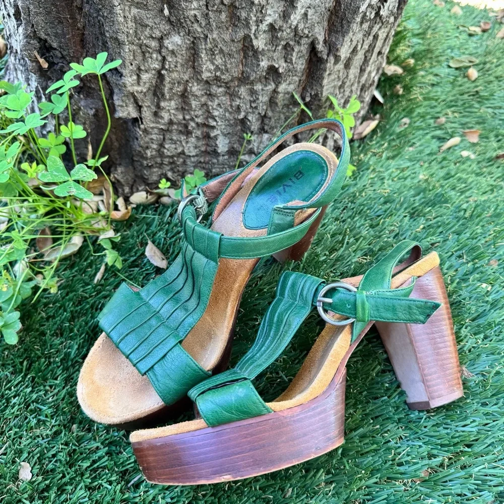 Biviel Green leather Platform heels
